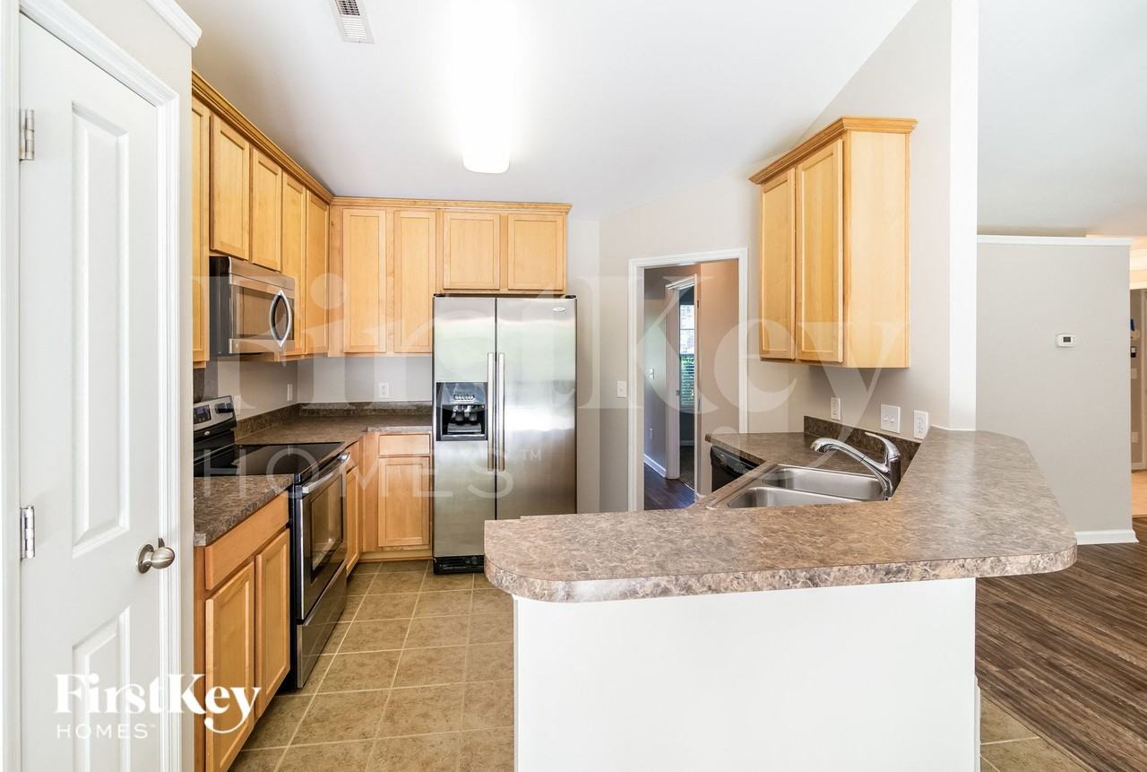 3388 Middlesboro Ave - Photo 7 of 15