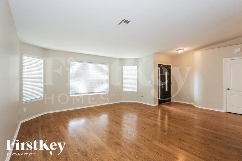 5227 Southern Cypress Ct - Photo 4 of 15