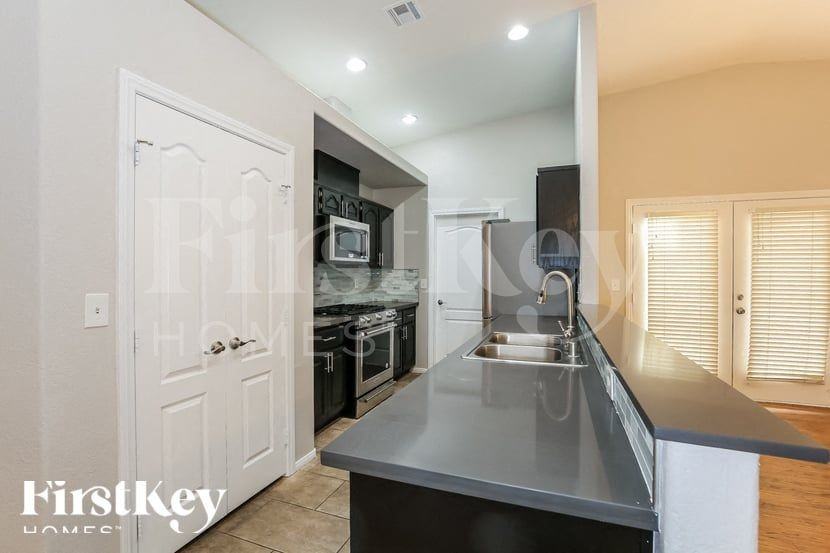 5227 Southern Cypress Ct - Photo 6 of 15