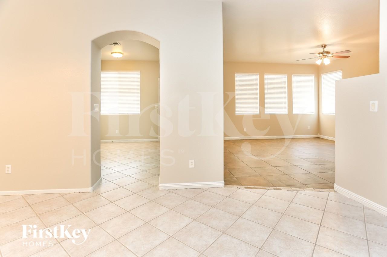 7605 Donald Nelson Ave - Photo 3 of 15