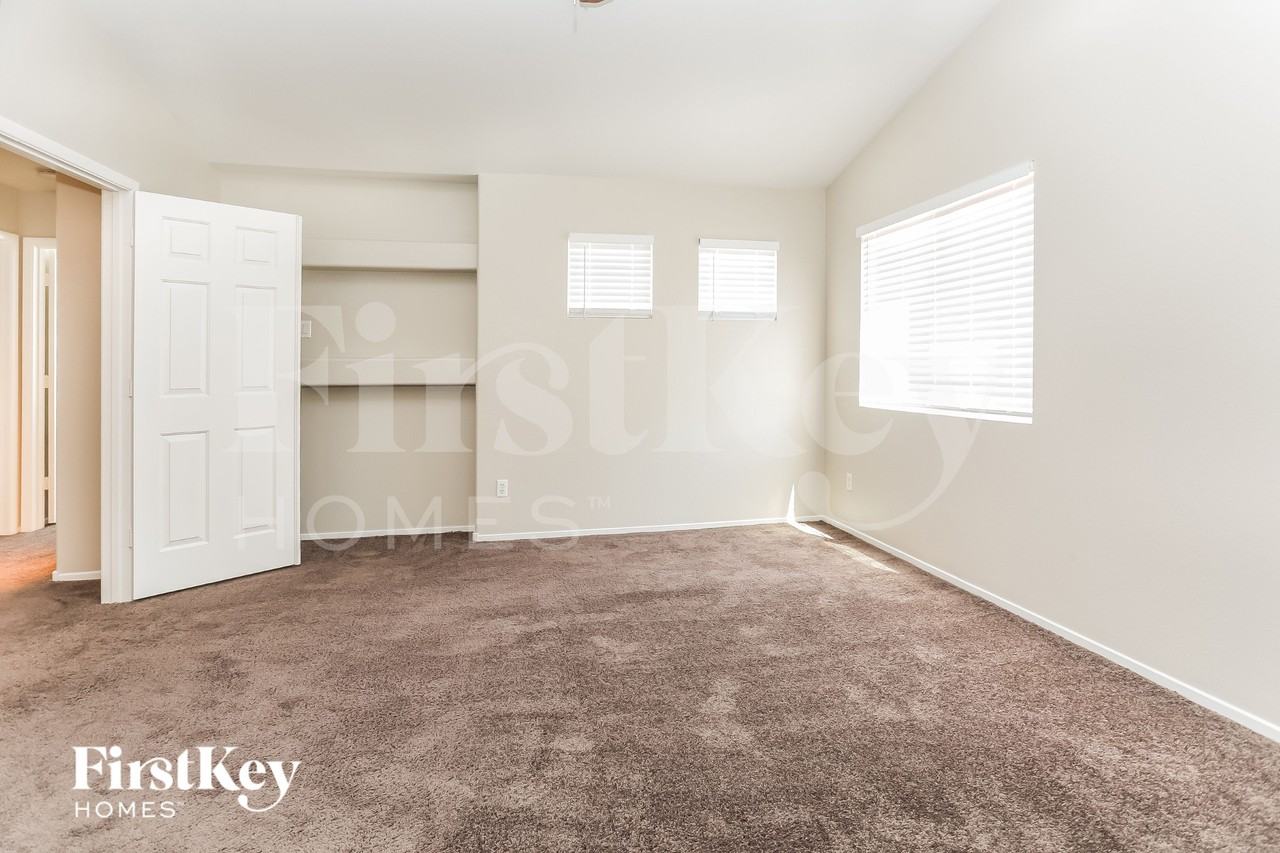 7605 Donald Nelson Ave - Photo 7 of 15