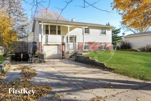 featured image of 923 Nottingham Ln