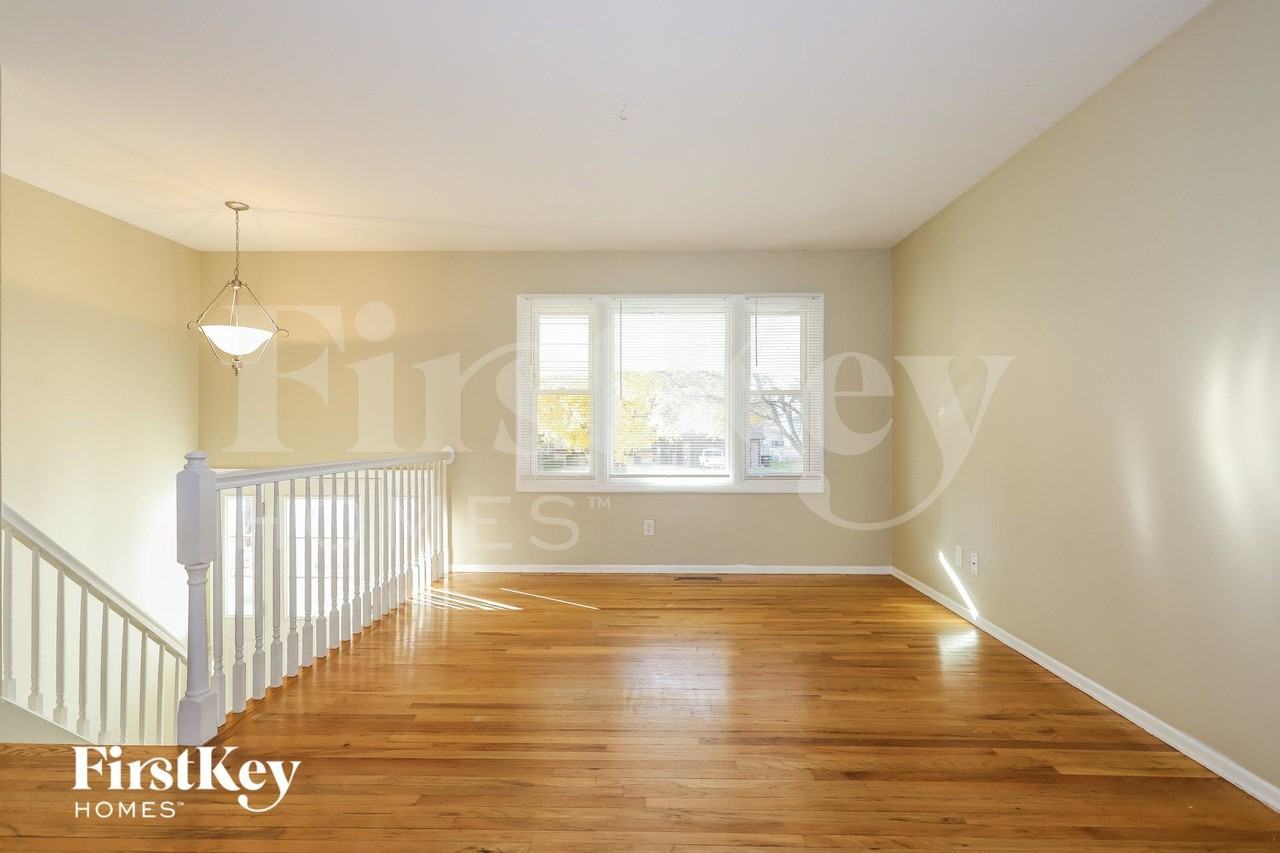 923 Nottingham Ln - Photo 2 of 15