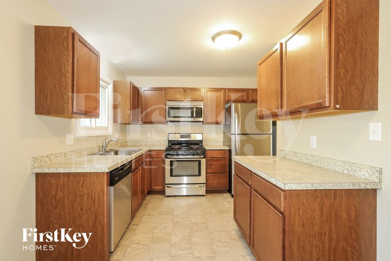 923 Nottingham Ln - Photo 5 of 15