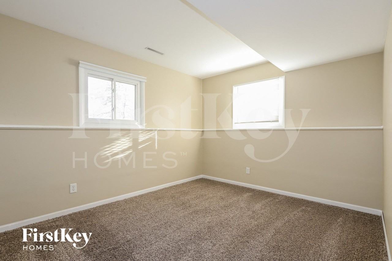 923 Nottingham Ln - Photo 6 of 15