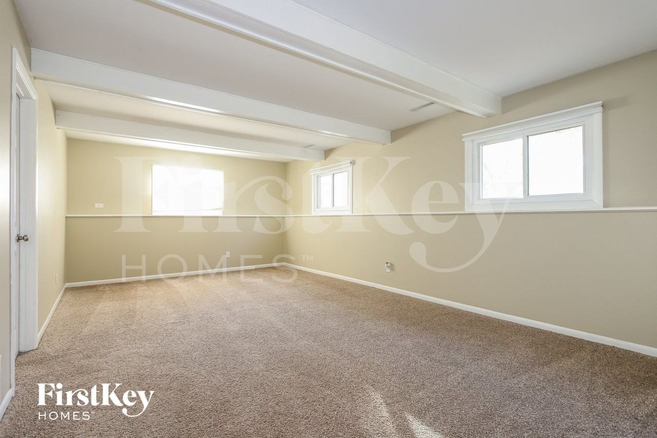 923 Nottingham Ln - Photo 7 of 15