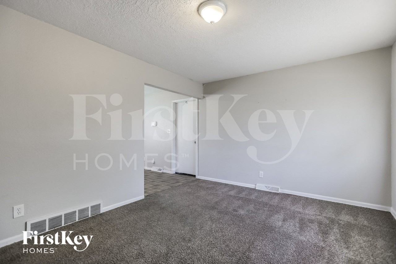 6617 E 134th Ter - Photo 3 of 15