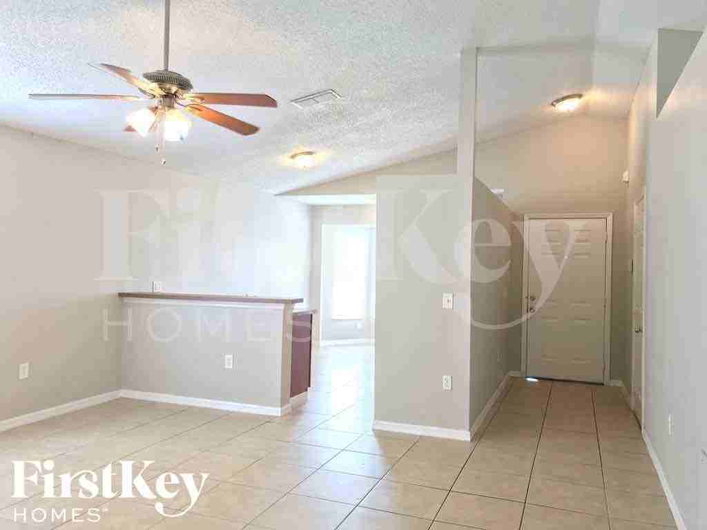 6551 Viewpoint Ct - Photo 3 of 17