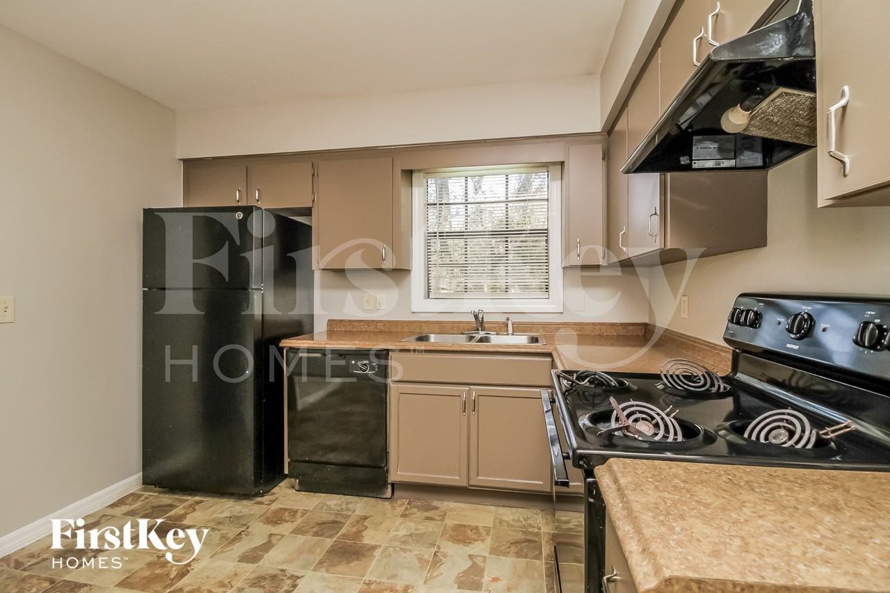 602 Brunswick Ter - Photo 5 of 15