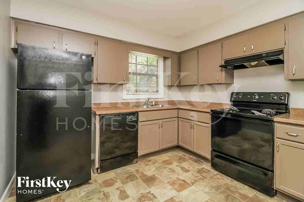 602 Brunswick Ter - Photo 6 of 15