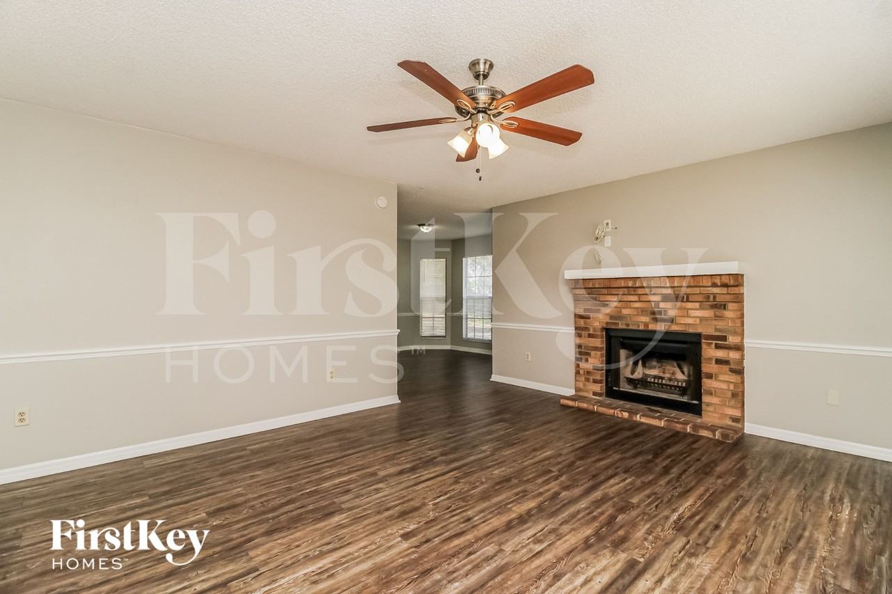 602 Brunswick Ter - Photo 7 of 15