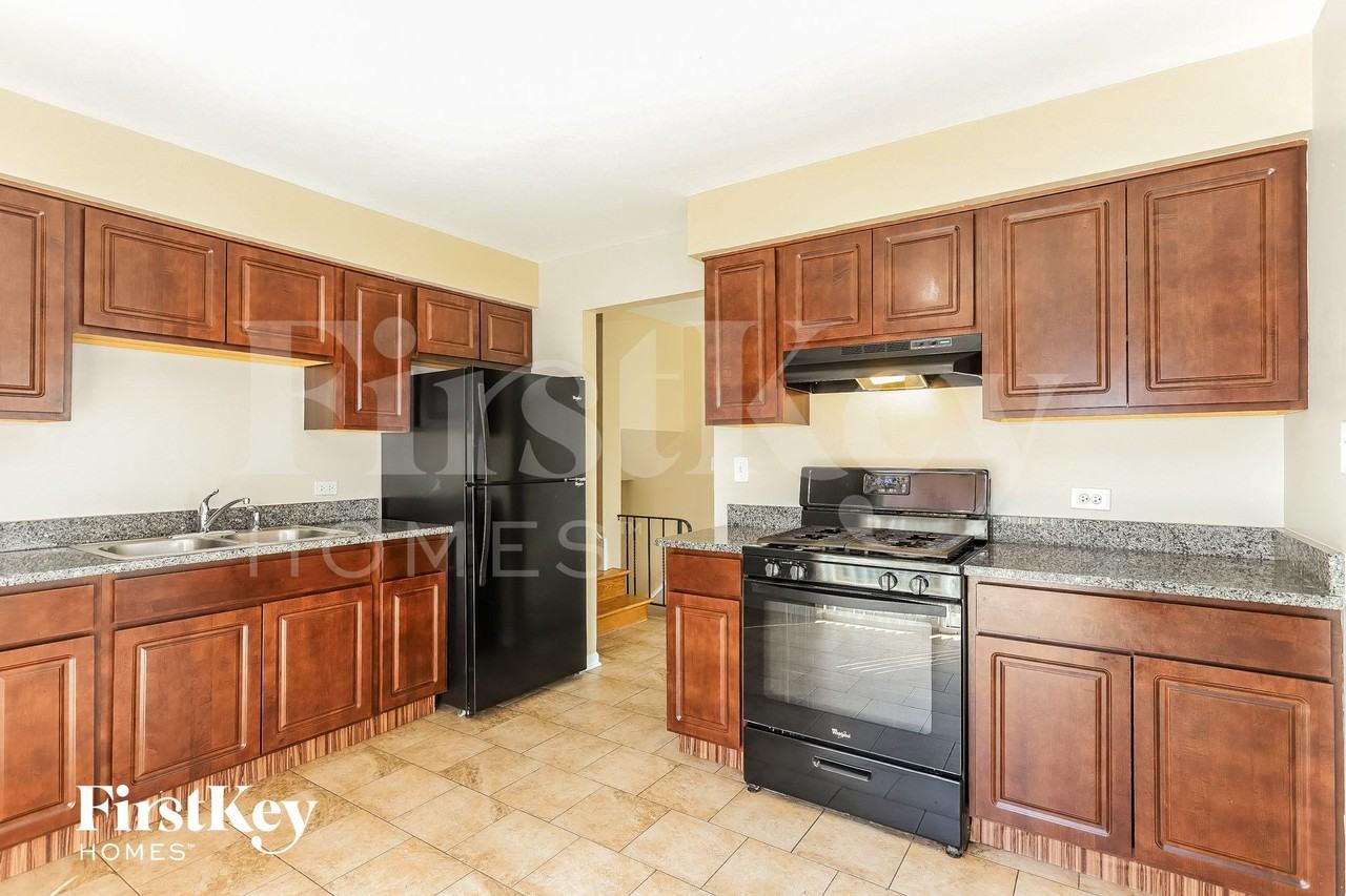 4302 Applewood Ln - Photo 5 of 15