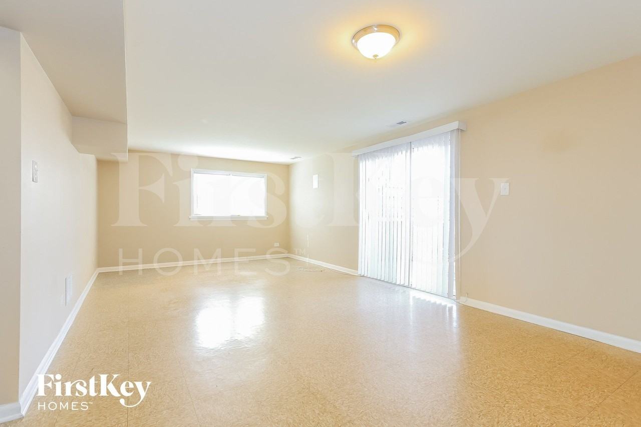 4302 Applewood Ln - Photo 6 of 15