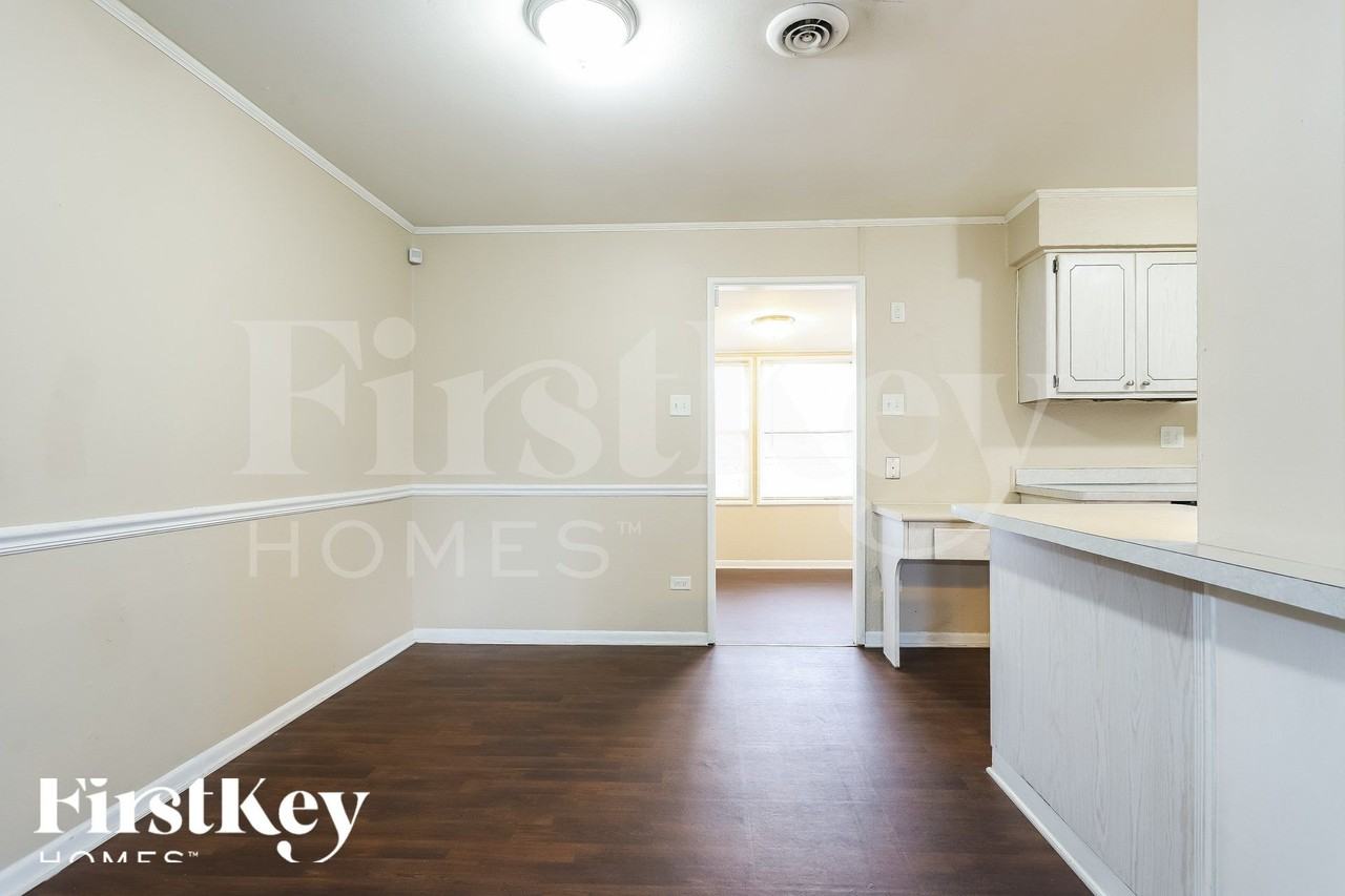 374 Oswego St - Photo 5 of 18