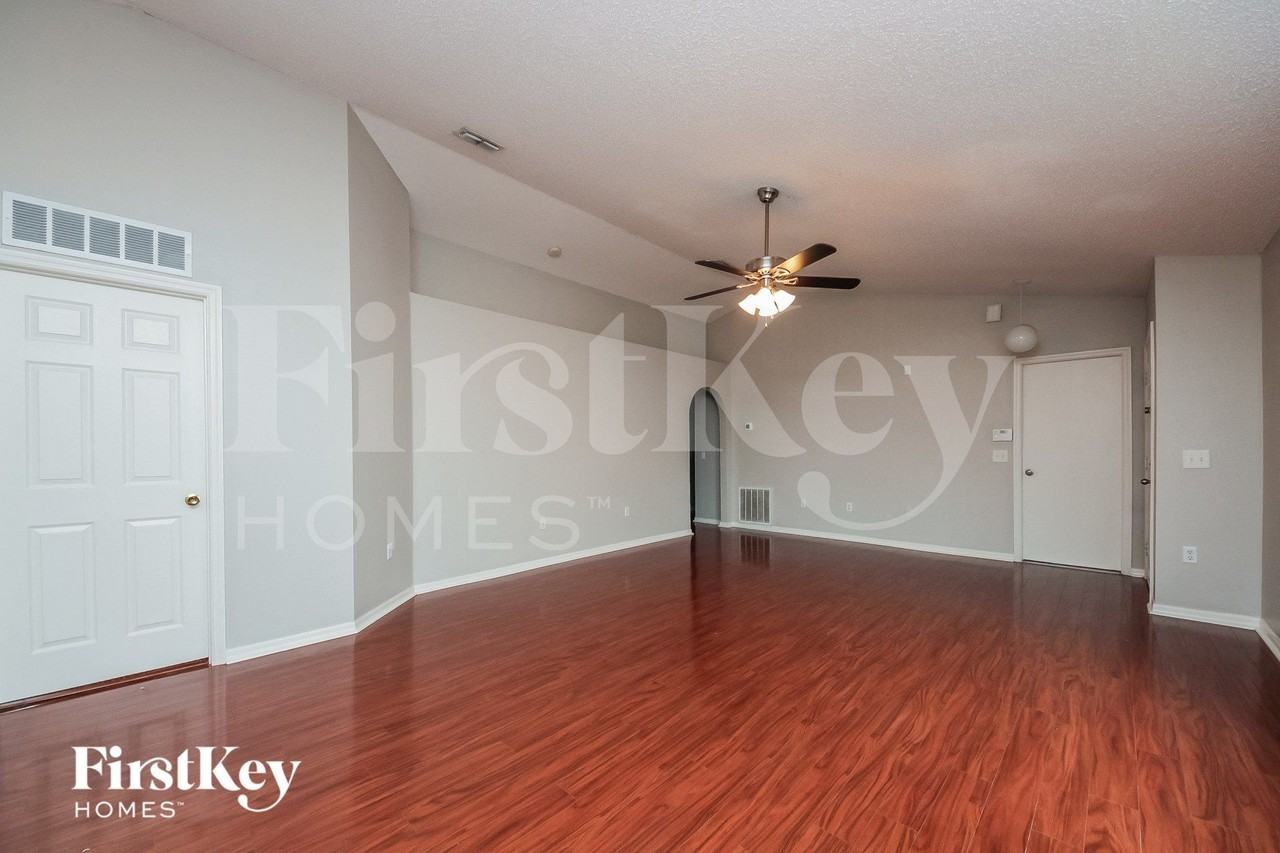 3122 Whispering Trails St - Photo 3 of 15