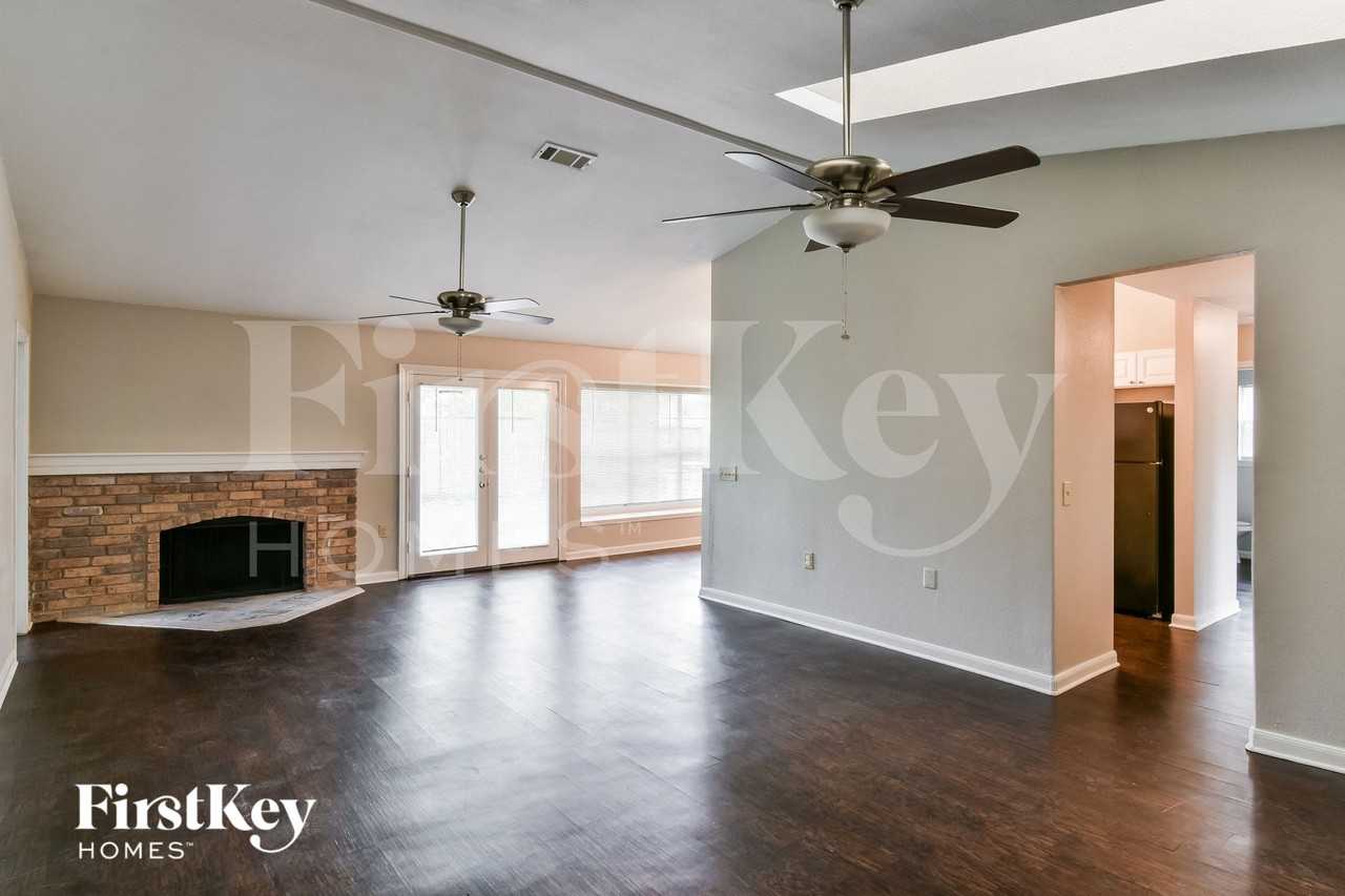 10038 Windburn Trl - Photo 3 of 14