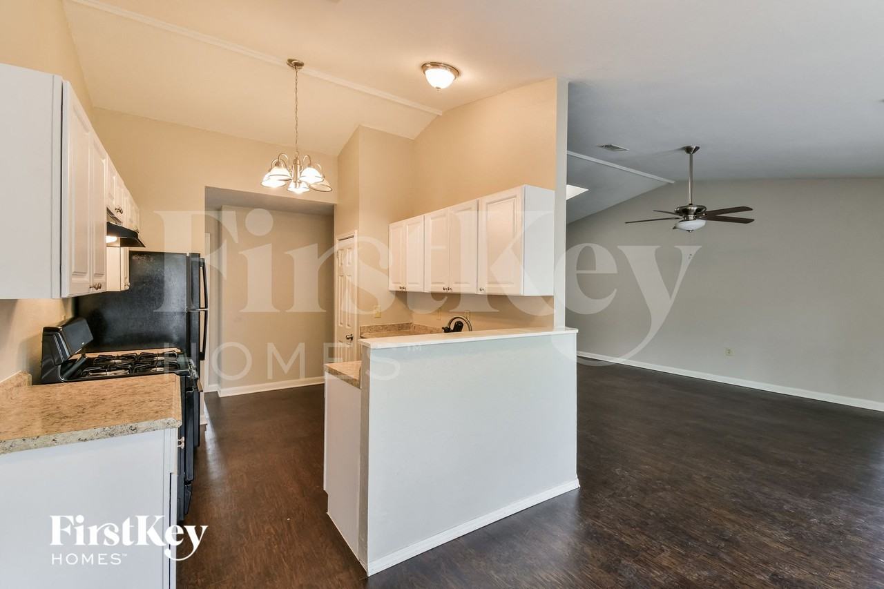 10038 Windburn Trl - Photo 4 of 14