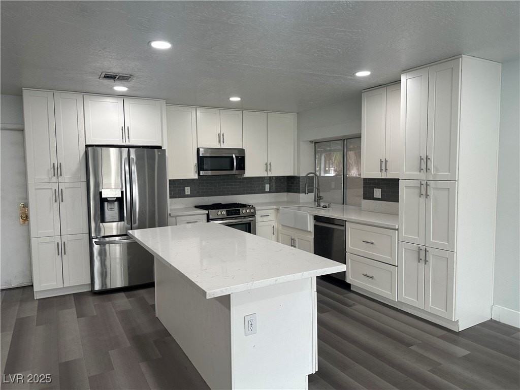 811 Vermillion Dr - Photo 2 of 11