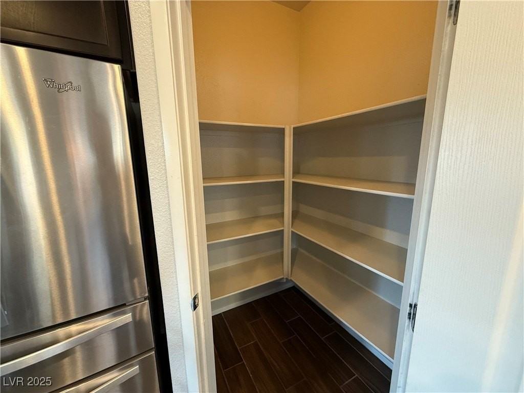 8938 Hull Bay Ave - Photo 7 of 25