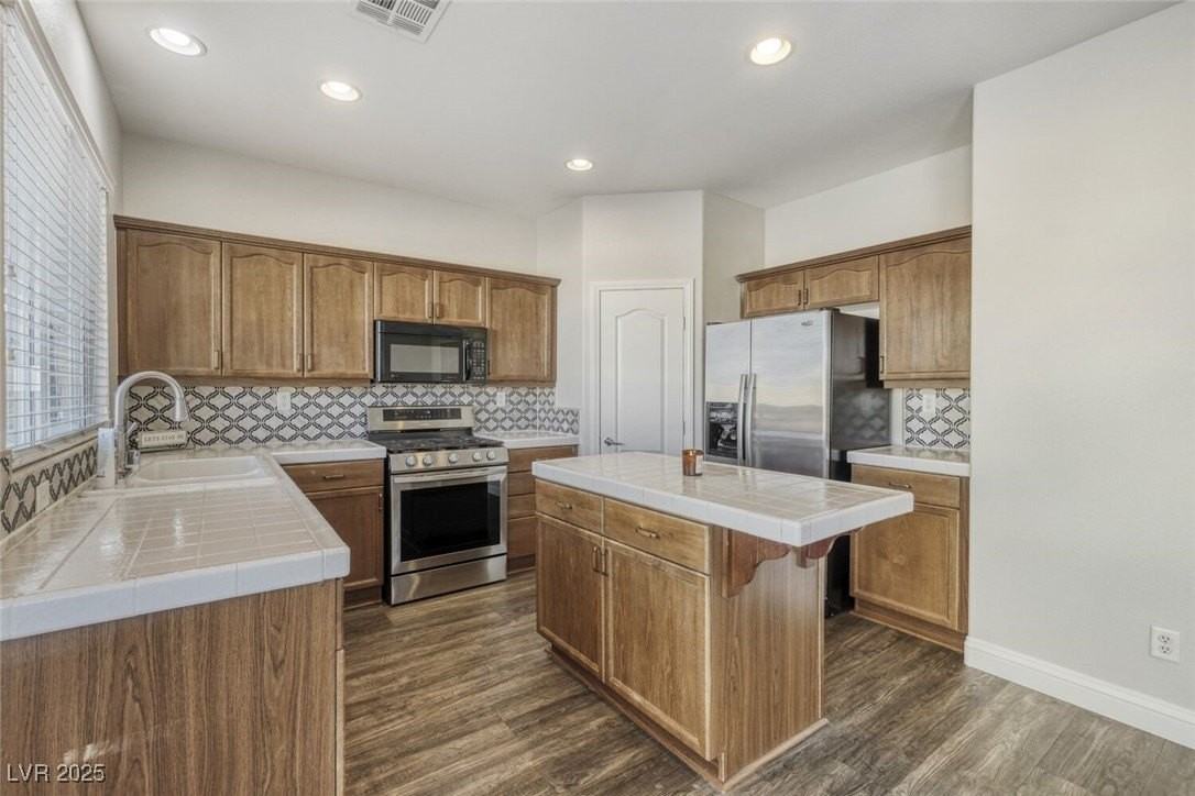 9382 Monterey Cliffs Ave - Photo 4 of 28