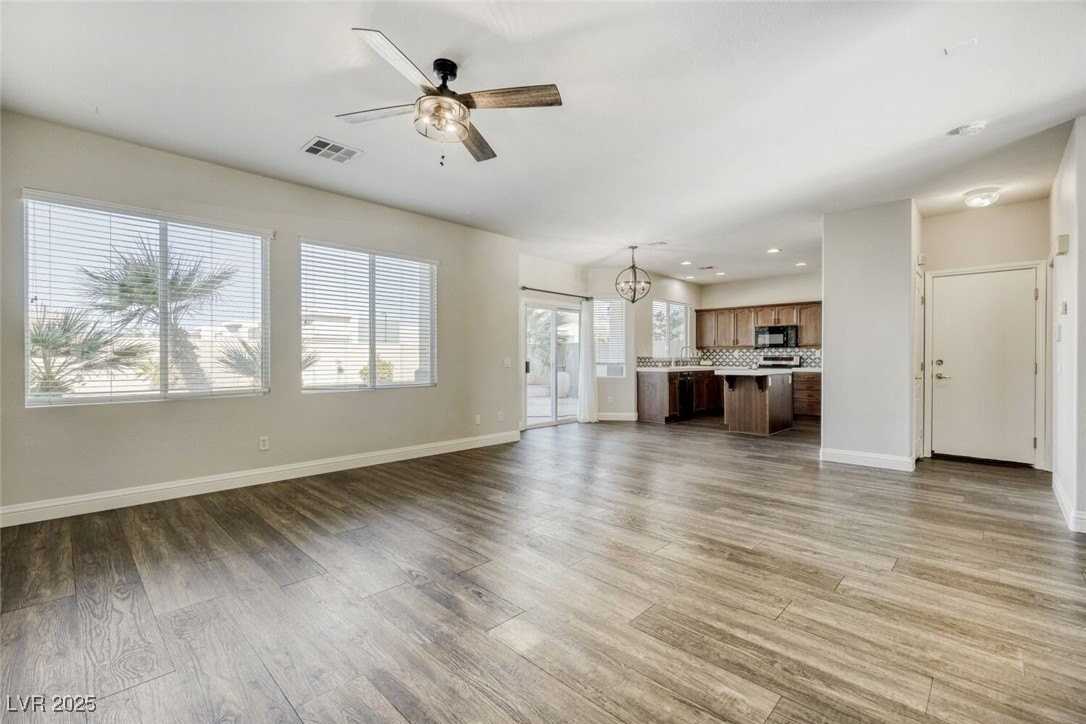 9382 Monterey Cliffs Ave - Photo 6 of 28