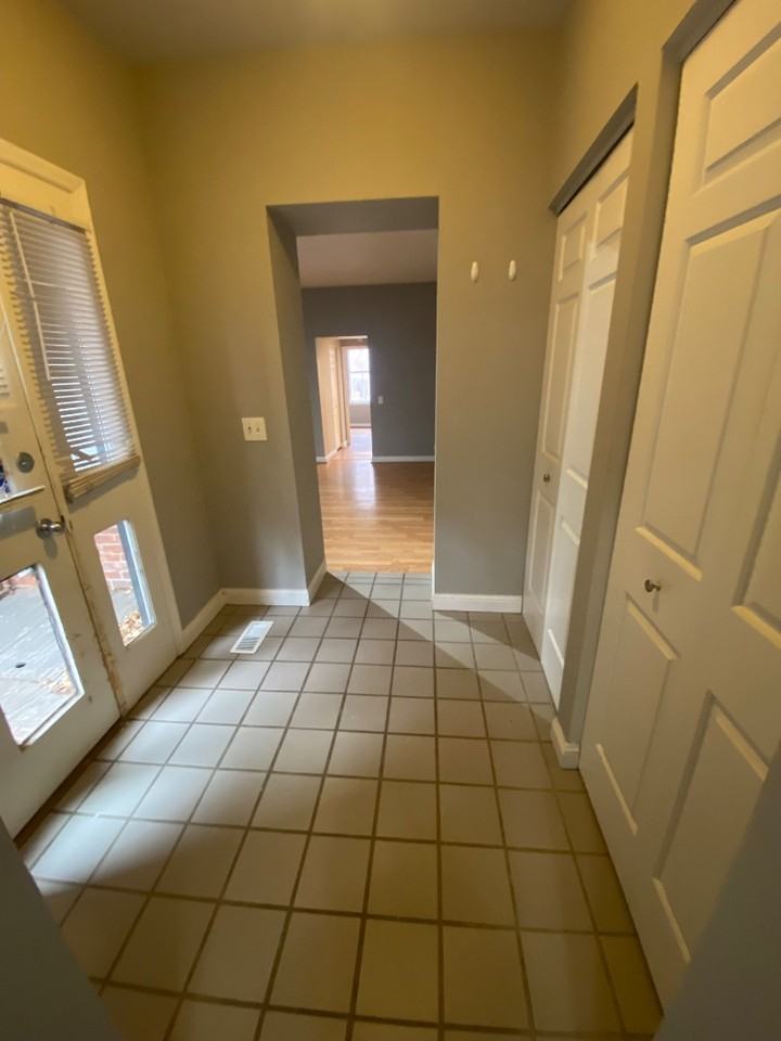 913 Geyer Ave #913 - Photo 2 of 7