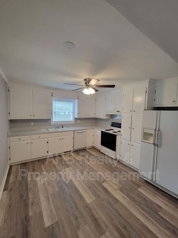 801 Sycamore Rd - Photo 5 of 22