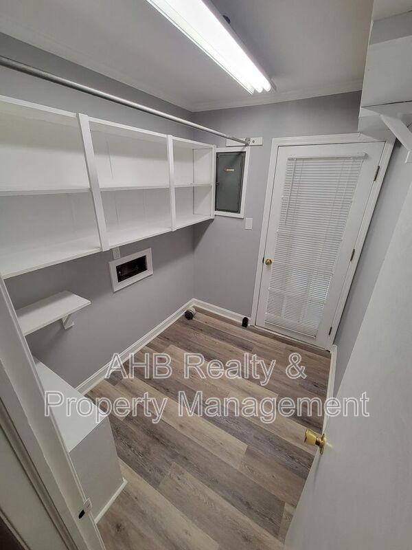 801 Sycamore Rd - Photo 7 of 22