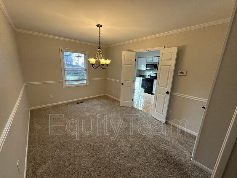 9133 Dominion Cir - Photo 5 of 15