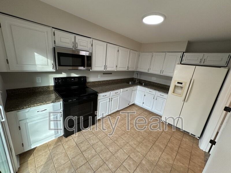 9133 Dominion Cir - Photo 6 of 15