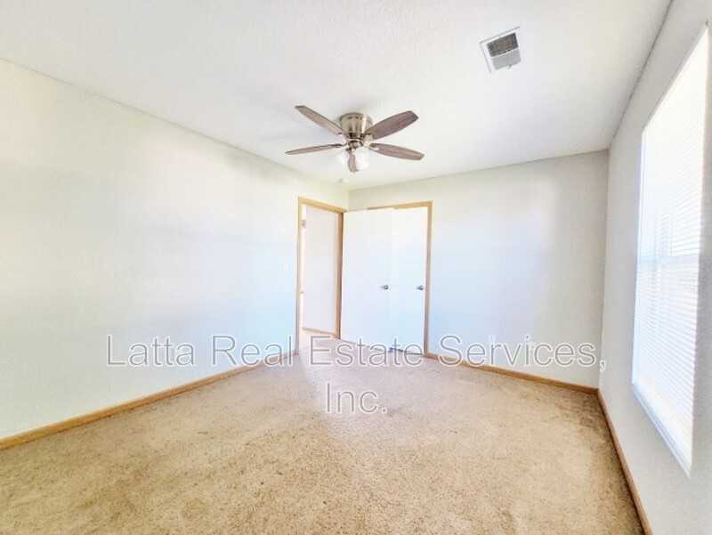 305 W Otway St - Photo 6 of 8