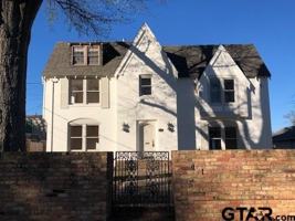 featured image of 401 W 4th St