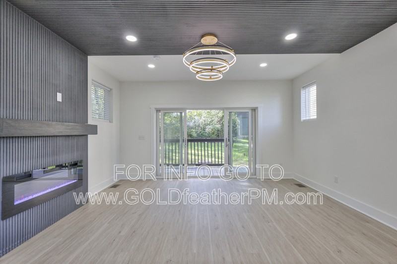 402A E Trinity Ln - Photo 2 of 47