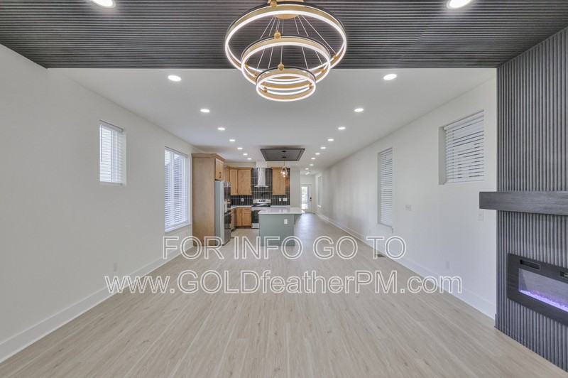 402A E Trinity Ln - Photo 6 of 47