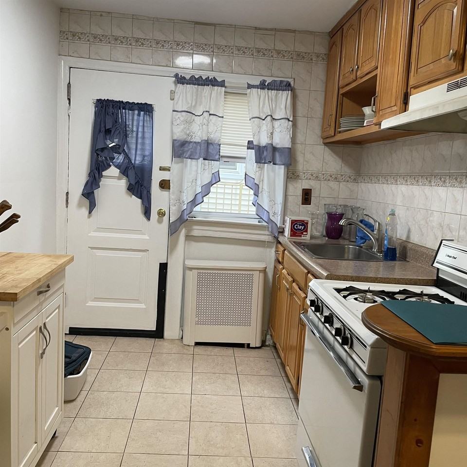 16 Kelly Pkwy #1 - Photo 3 of 10