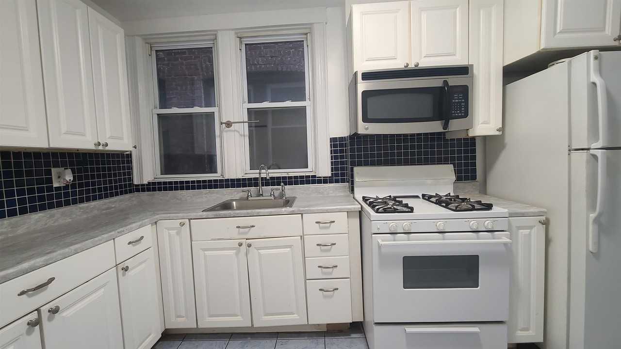 405 61st St #7 - Photo 4 of 16