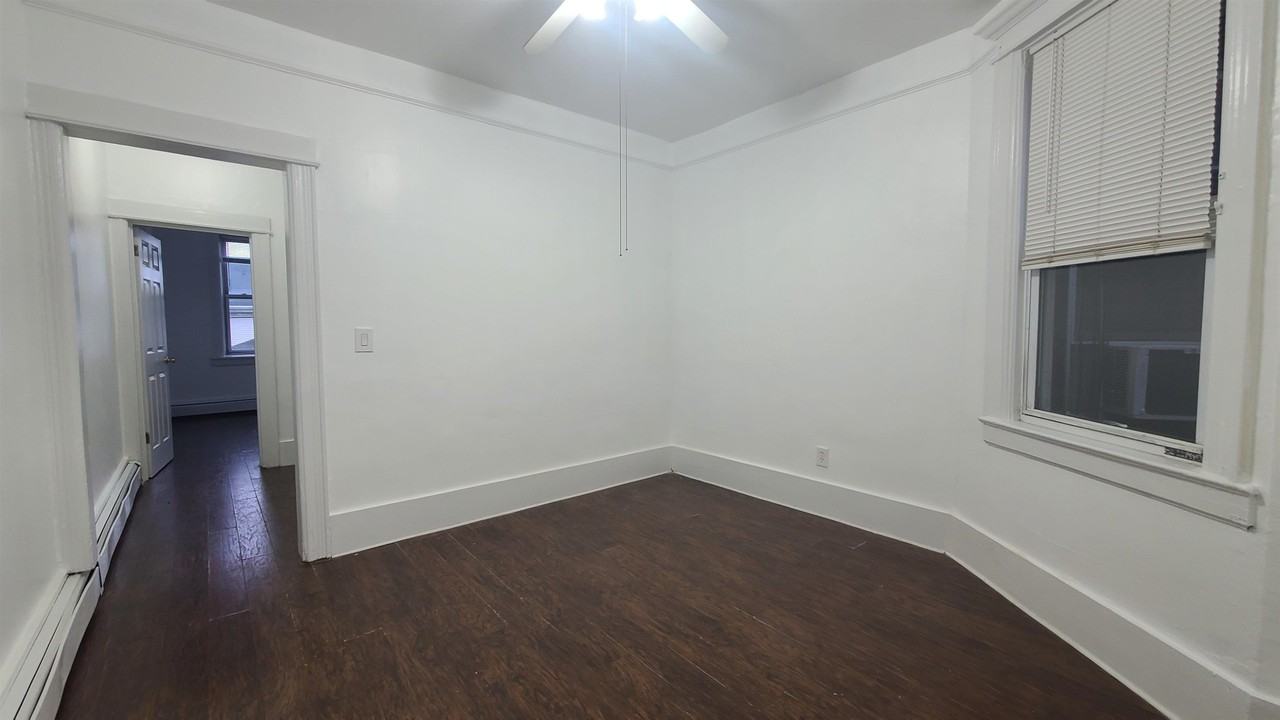 405 61st St #7 - Photo 5 of 16