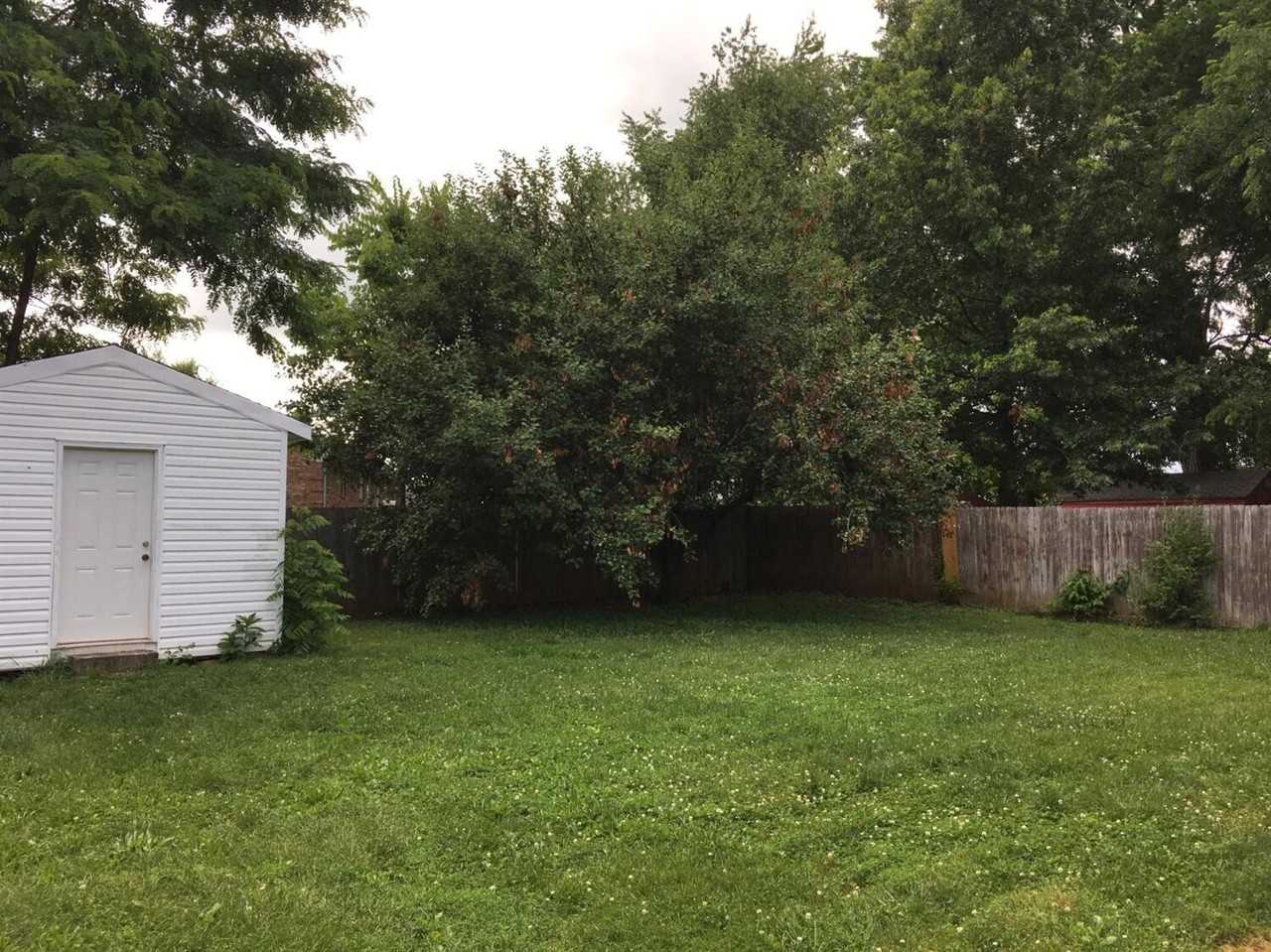 611 Chestnut St - Photo 2 of 14