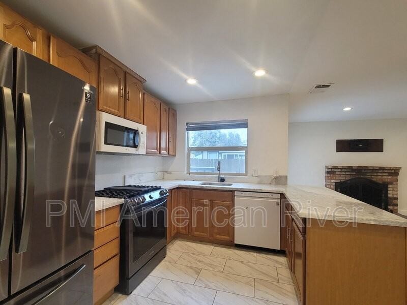 4475 Silverton Way - Photo 6 of 23