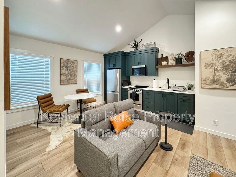 3526 W Anderson St - Photo 4 of 14