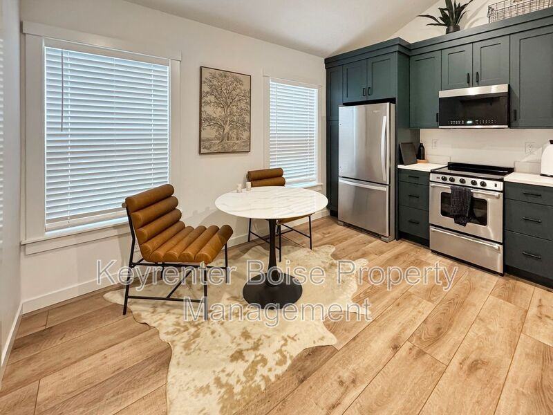 3526 W Anderson St - Photo 7 of 14