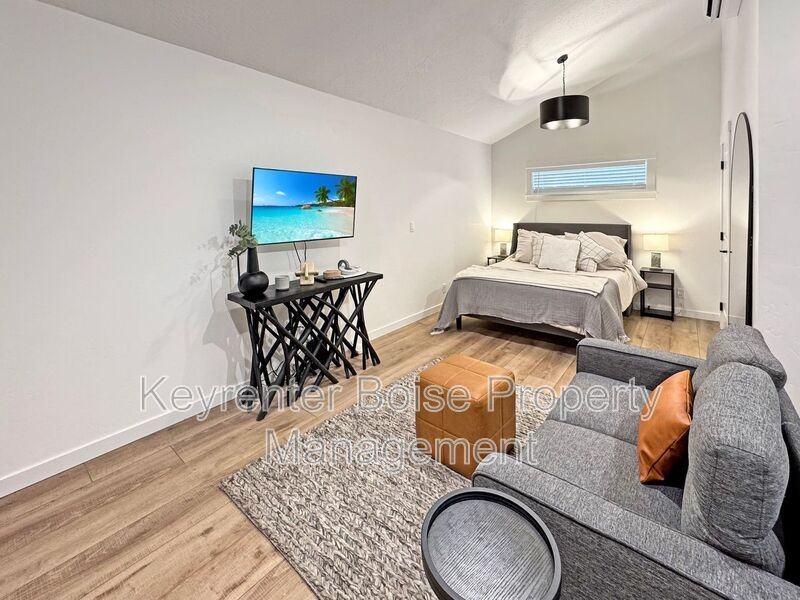 3526 W Anderson St - Photo 3 of 14