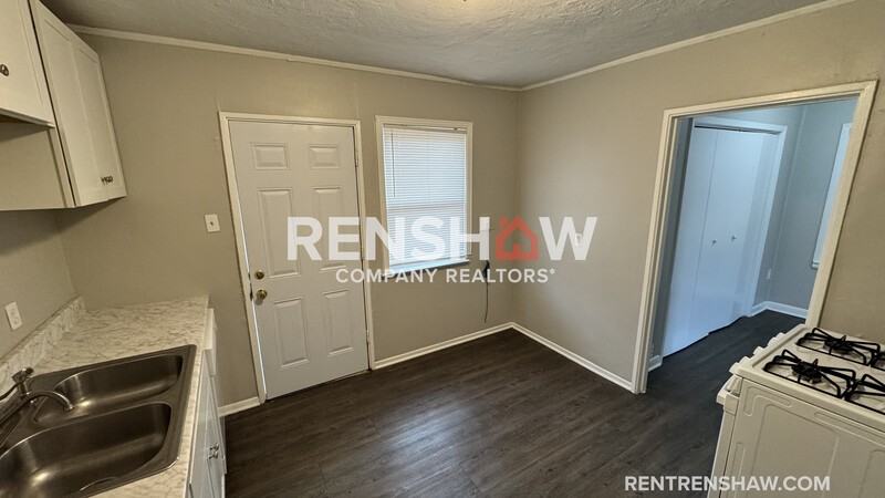 1379 Rolling Hills Dr - Photo 4 of 15