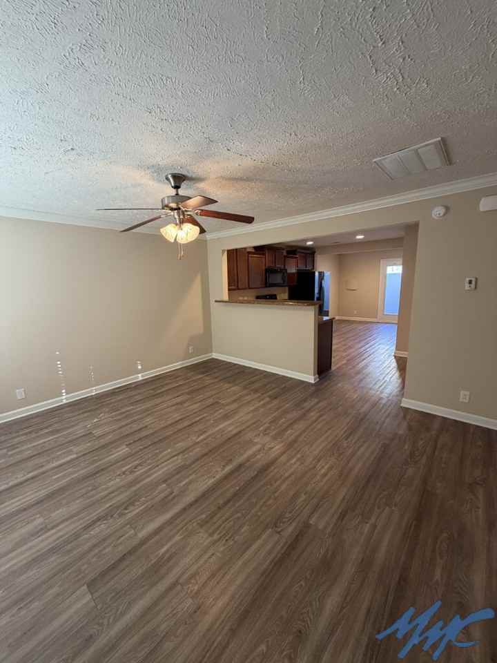 1432 Clydesdale St - Photo 2 of 18