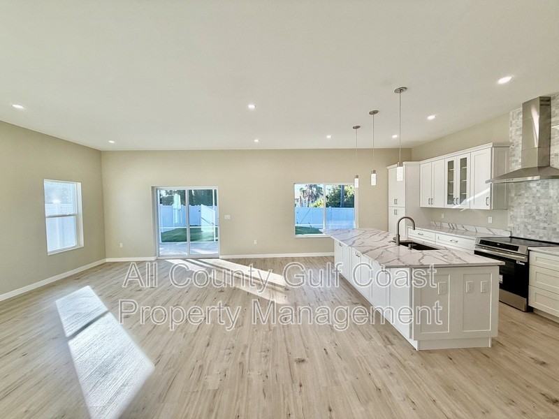 12302 Harland St - Photo 2 of 18