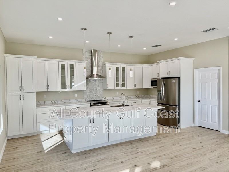 12302 Harland St - Photo 3 of 18