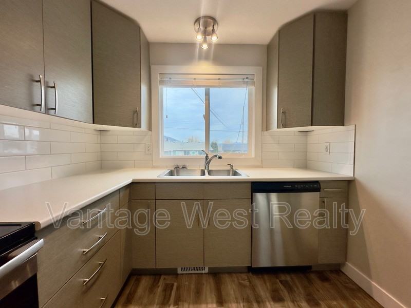 3426 3426 - Photo 2 of 19