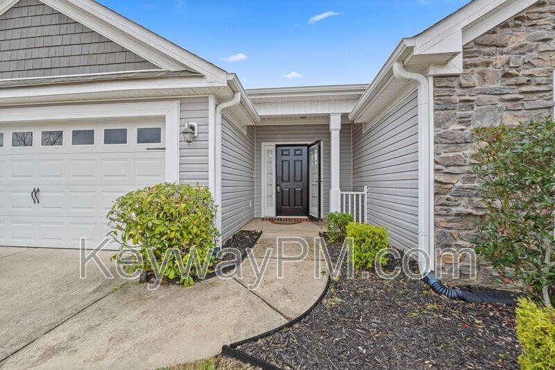 4056 Pullman Cir - Photo 3 of 27