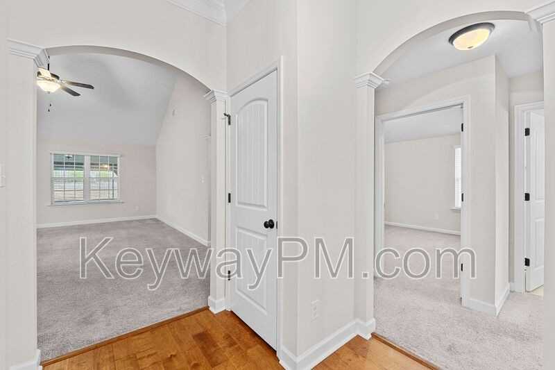 4056 Pullman Cir - Photo 4 of 27