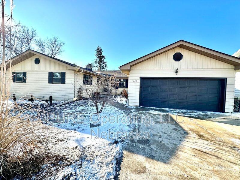 1024 N 74th Ave - Photo 2 of 41